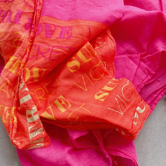 99% NEW VICTORIAS SECERT SCARF - Picture 3 of 7